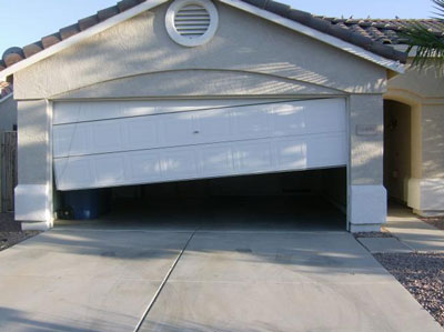 Fixing garage doors in Tucson and surrounding areas
